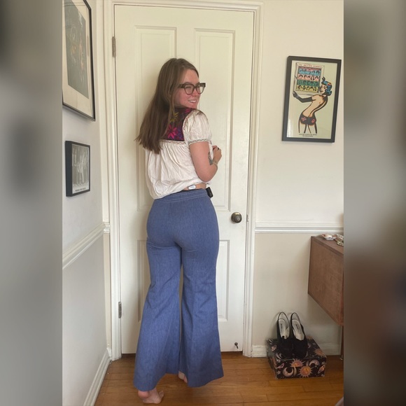 SOLD | 70s Vintage Floral Embroidered Ricardo Acapulco Bell Bottom Jeans - Picture 3 of 13